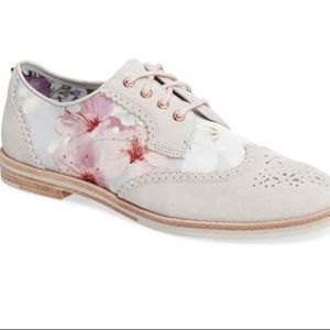 Ted Baker Alelea Floral Oxfords size 38 (7.5)